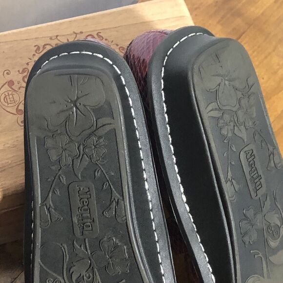 Alegria Mary Jane Clog Womens 37 Red Black Snakeskin Embossed Feliz Shoe Nursing - Picture 14 of 16